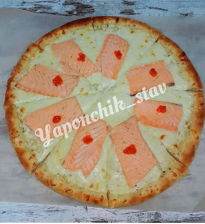 Пицца С ЛОСОСЕМ И КРАСНОЙ ИКРОЙ (26см)